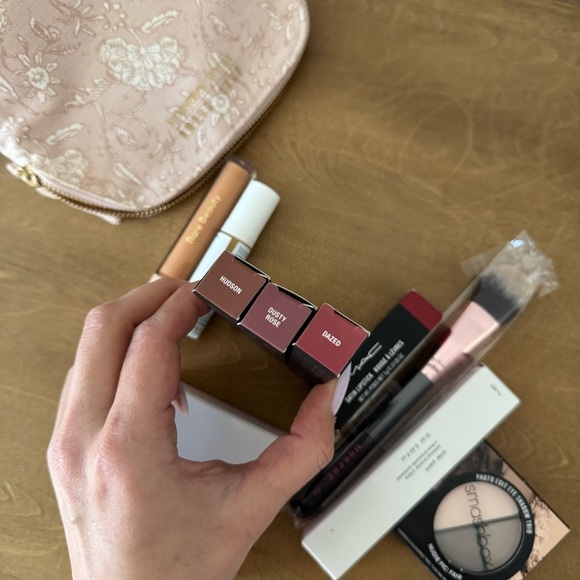 Bundle of makeup - Picture 2 of 3